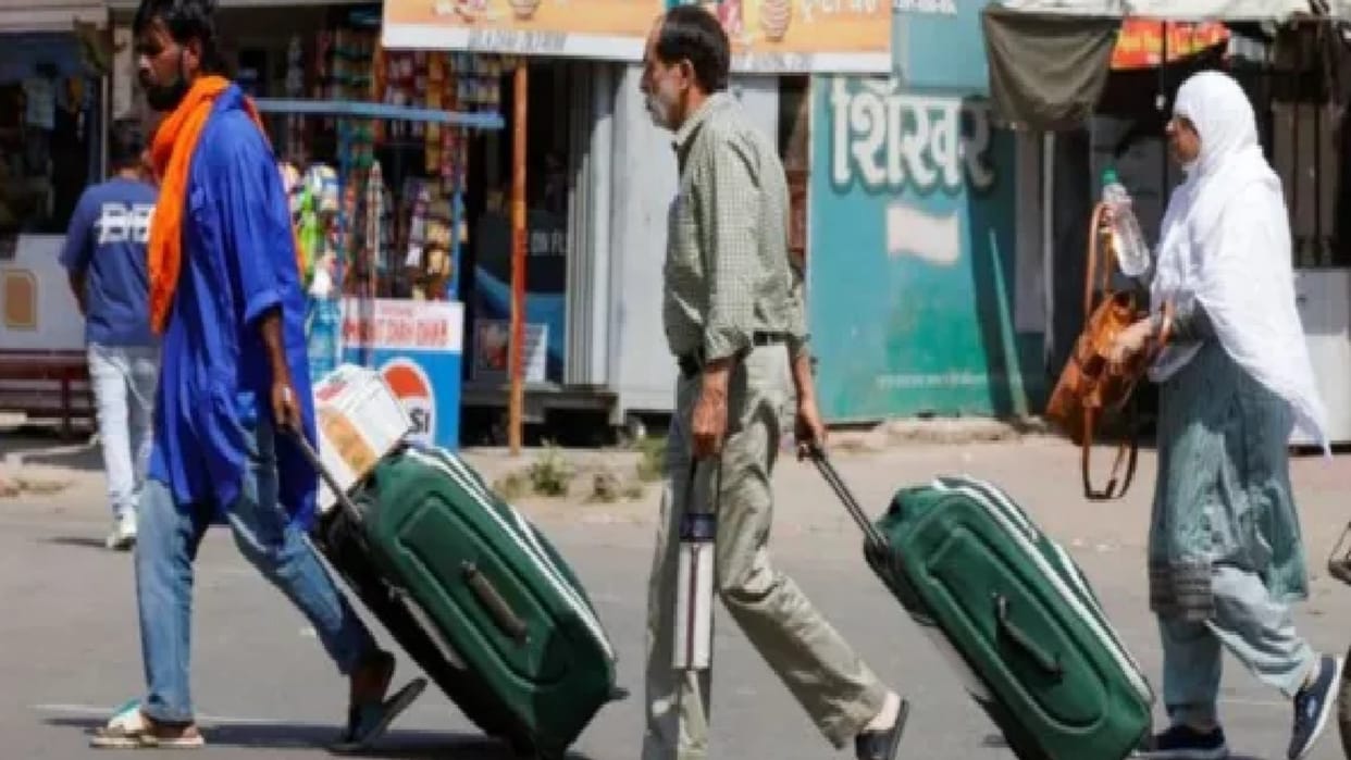 Four Pakistanis who came on short-term visas were sent away, will return via Delhi