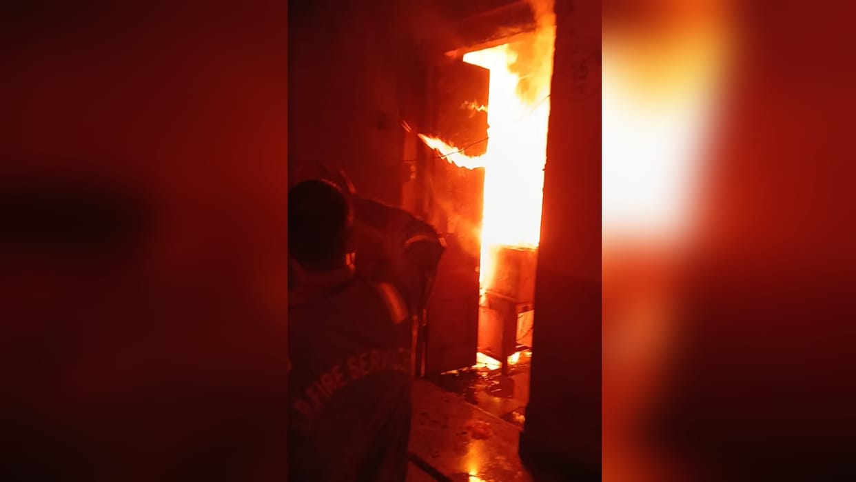 Prayagraj Fire News Fire Breaks Out at Education Directorate, Thousands of Files Destroyed