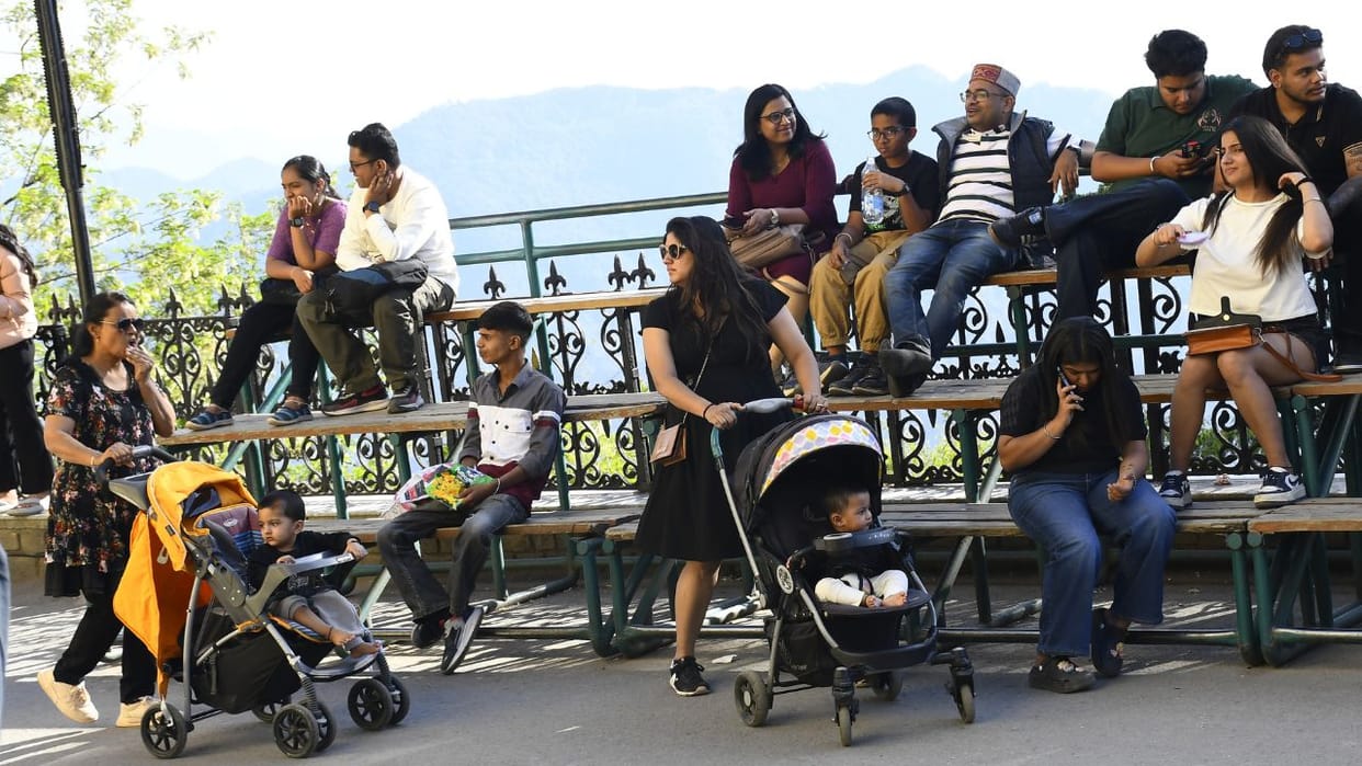 number of tourists in Himachal decreased by 50 percent on weekends