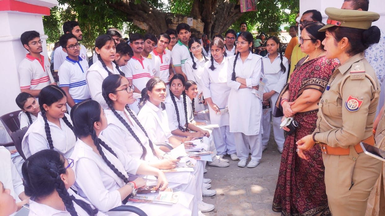 Students saw working of police station learnt how an FIR is registered asked questions to cyber help desk