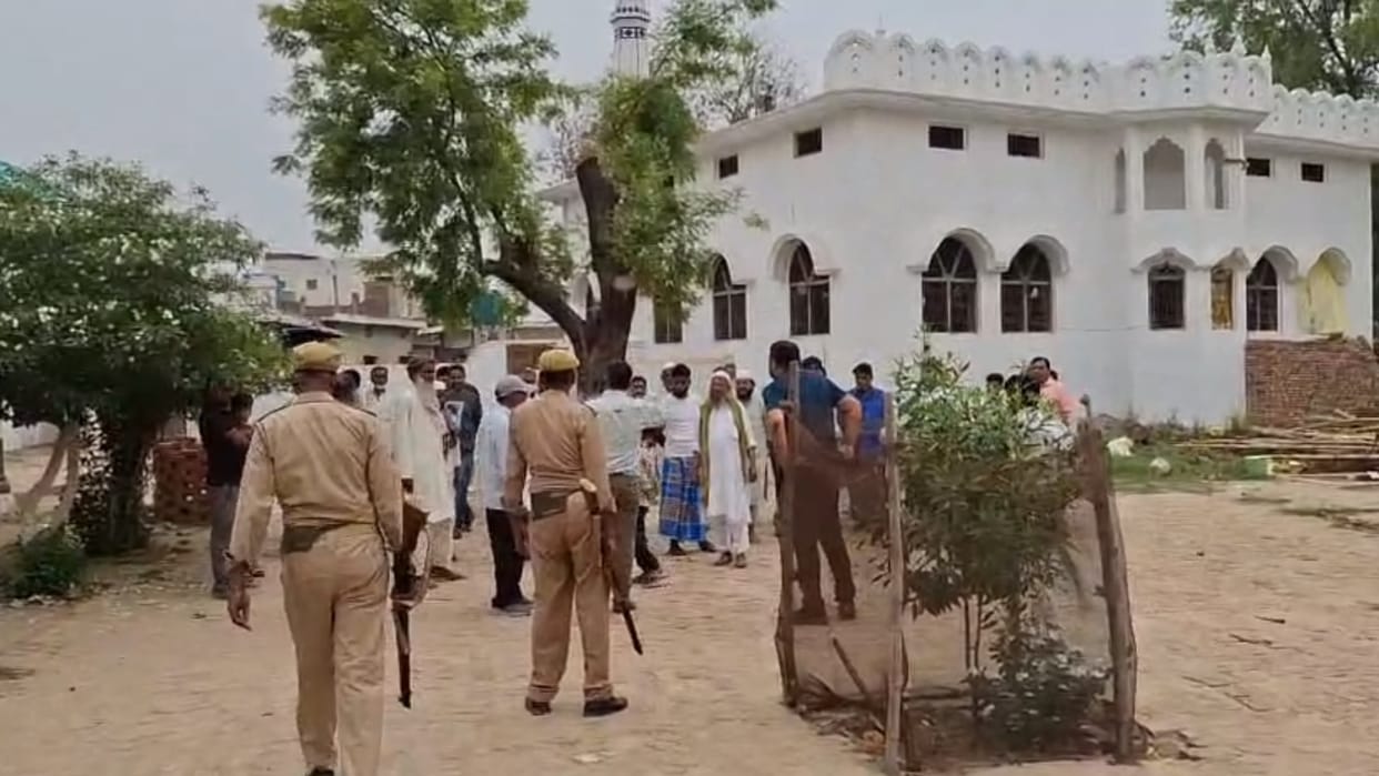 Shravasti: 32 madrasas running illegally were closed, DM said – this campaign will continue in future as well