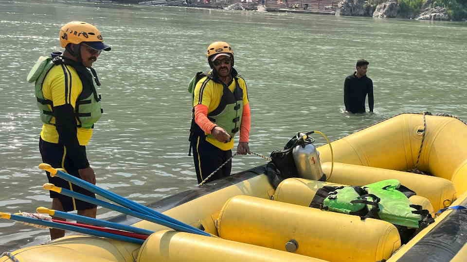 Rishikesh News Boy From Haryana Drown into Ganga river while trying to swimming near laxman jhula