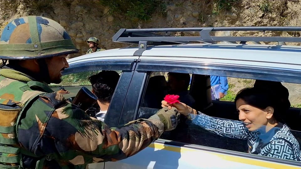 CRPF patrolling on a boat in Dal, welcome with flowers in Bhaderwah... soldiers engaged in Mission Bharosa