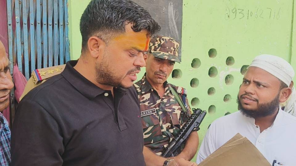 Big action against illegal madrasas in Bahraich two madrasas were seized on Nepal border