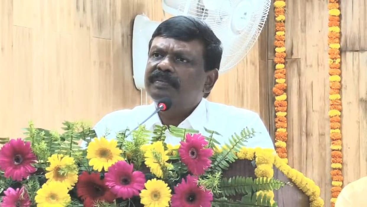 Bihar News : ACS S Siddhartha ordered all DEOs to distribute books among children nitish kumar bihar