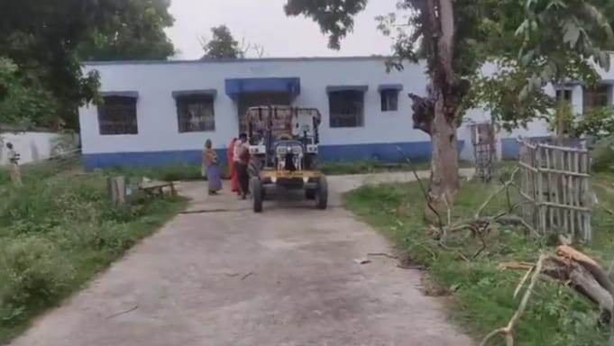 पुलिस ने शव को पोस्टमार्टम के लिए भेज दिया है।