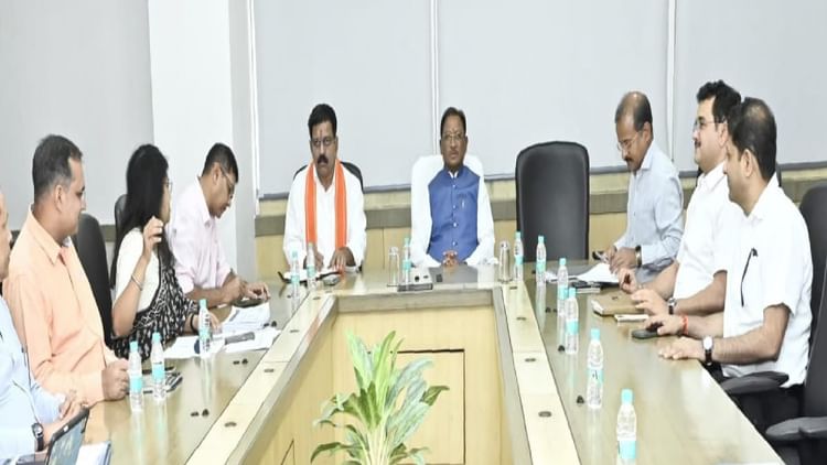 सीएम साय ने की पंचायत एवं ग्रामीण विकास विभाग के कार्यों की समीक्षा: पंचायतों को सर्वोच्च बनाने पर फोकस