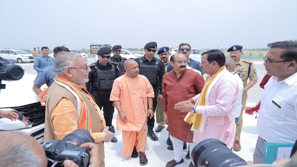 सीएम योगी का एलान: गंगा एक्सप्रेसवे के किनारे विकसित किए जाएंगे औद्योगिक क्लस्टर, युवाओं को मिलेगा रोजगार CM Yogi announcement Industrial clusters will be developed along the Ganga Expressway
