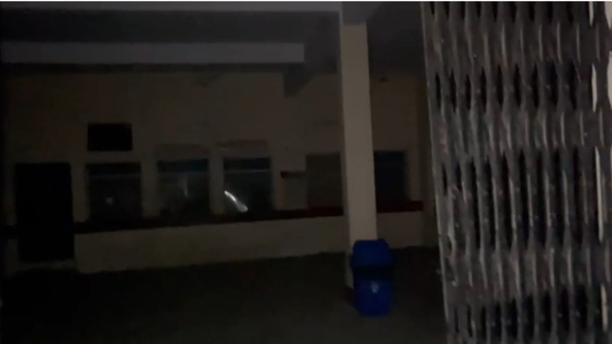 A picture of chaos Indara Junction plunged into darkness as soon as power was cut