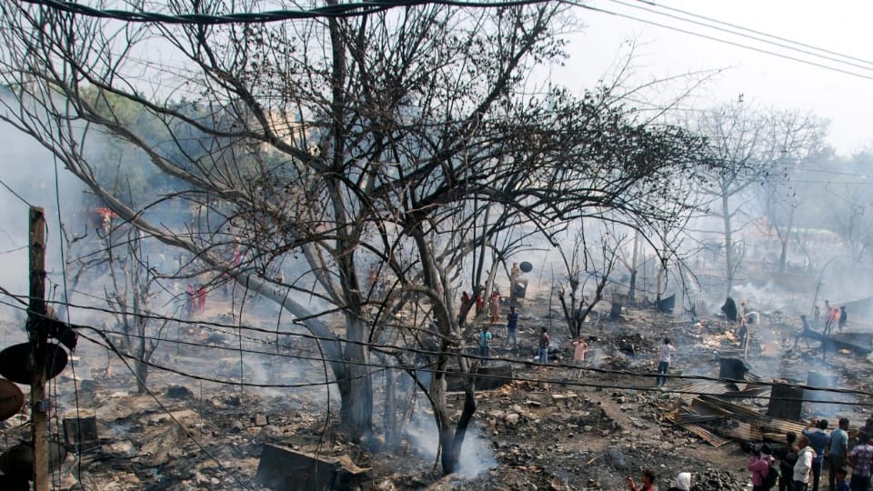 Massive fire in slum two innocent children burnt to death slums in Rohini Sector-17 Delhi see photos