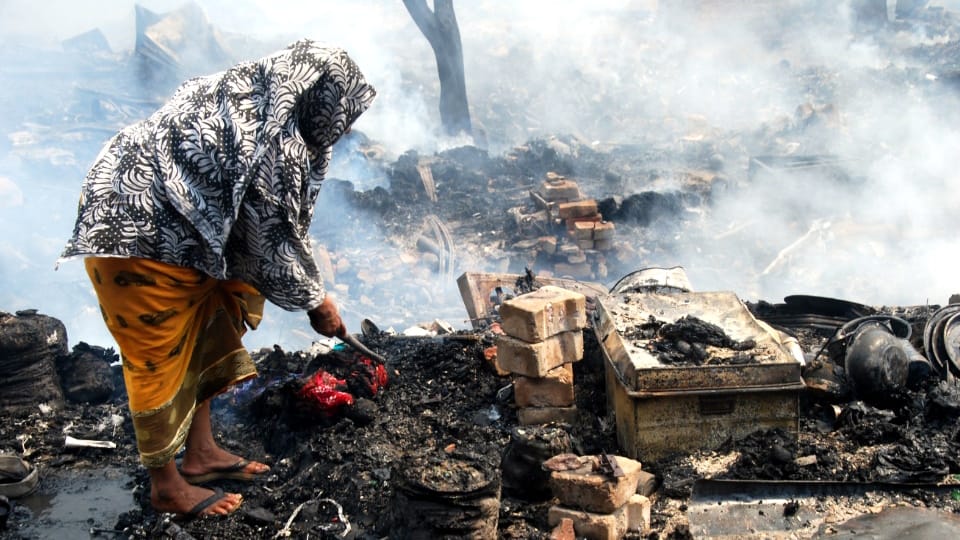 Massive fire in slum two innocent children burnt to death slums in Rohini Sector-17 Delhi see photos
