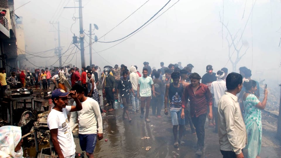 Massive fire in slum two innocent children burnt to death slums in Rohini Sector-17 Delhi see photos
