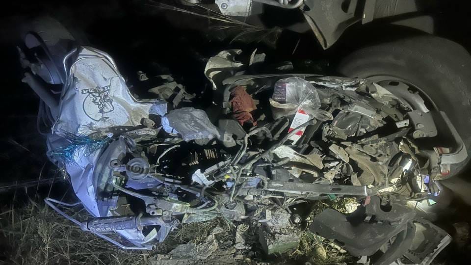 Pickup hit scooter on Lucknow-Agra Expressway two people died while woman injured
