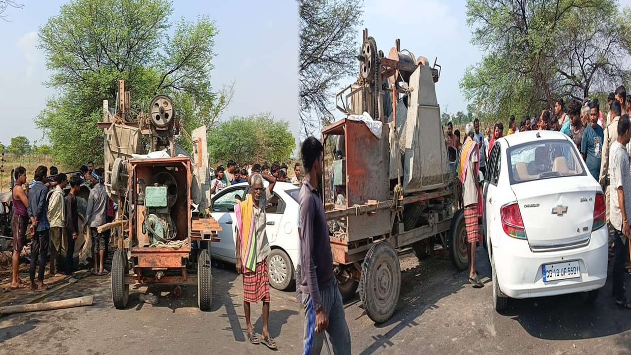 10 people injured in collision between car and tractor in Korba