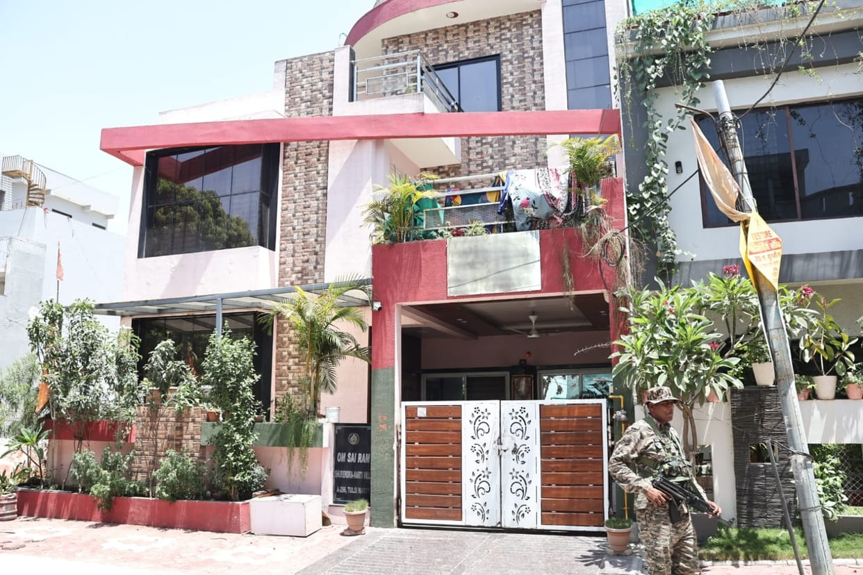 Indore: ED raids 18 places in Indore, team reached the locations of Excise Department officers and contractors