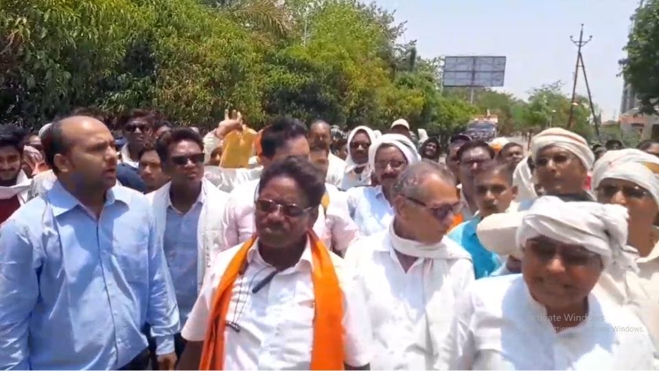 किसानों ने किया प्रदर्शन