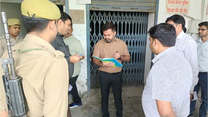'There should be regular monitoring through CCTV cameras', DM Kushinagar inspected the EVM warehouse