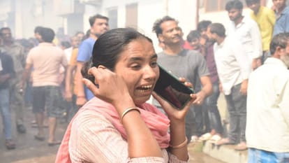 80 huts engulfed in fire in Lucknow firefighters busy dousing fire