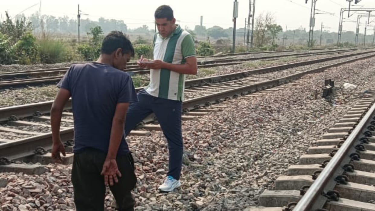 man committed suicide by getting hit by train in Bareilly