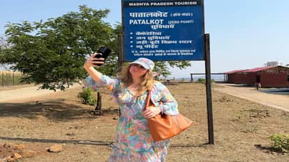 Chhindwara An example of hospitality in Tamia-Patalkot tribals returned princess ring worth 22 lakhs