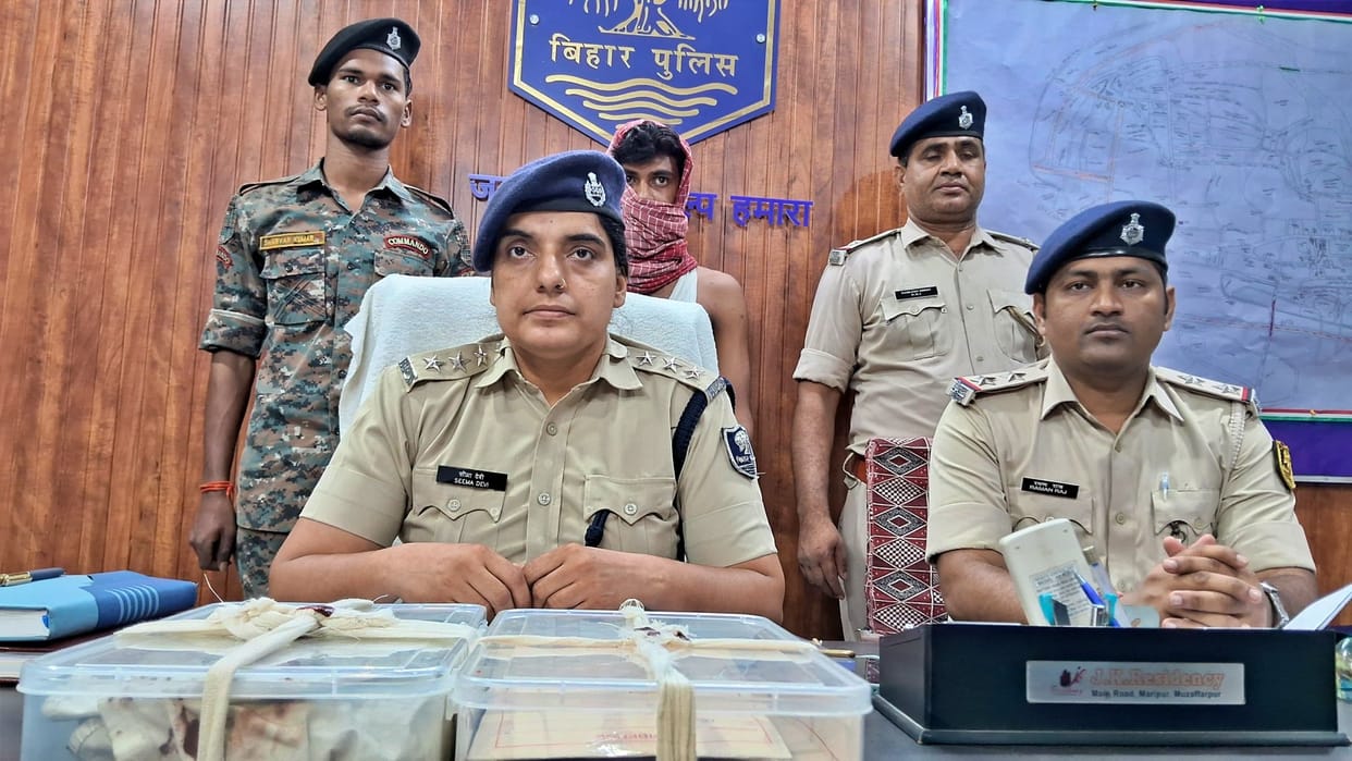 Muzaffarpur News: Drug addict arrested for entering house and attacking mother and son with knife on Holi day