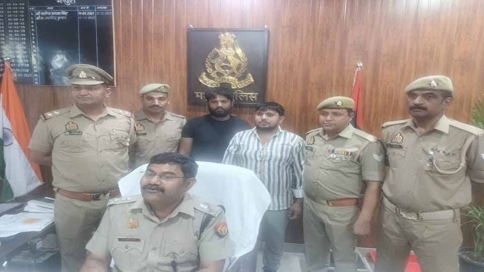 Highway police caught two interstate arms smugglers
