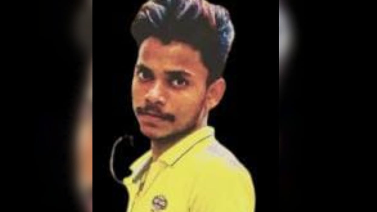 dead body of petrol pump worker found hanging from tree in Jaunpur