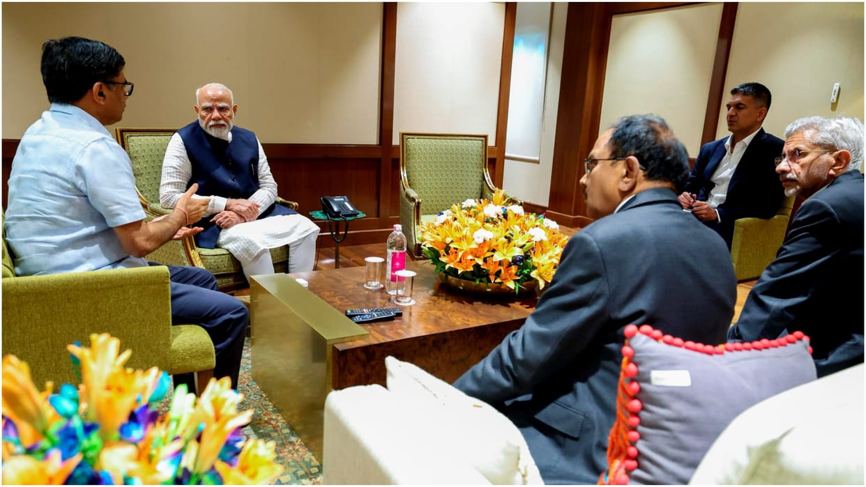 Pahalgam Attack News Live Updates PM Modi and Defence Minister to Hold Key Meeting Today News in Hindi