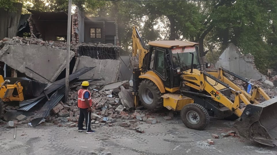 Action by the Municipality in Rampur: Appeal rejected from the court, JCB roared on 27 shops