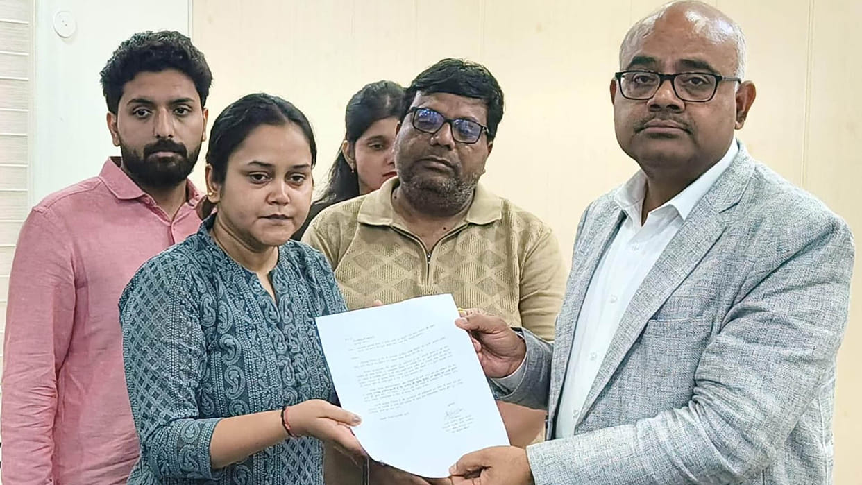 Shubham's wife said My husband lost his life first, he should be given martyr status