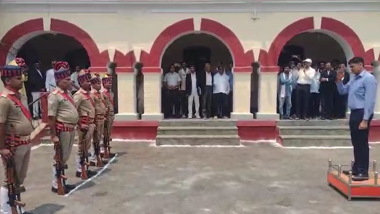 IAS officer Avinash took over as DM has been special secretary to the Chief Minister