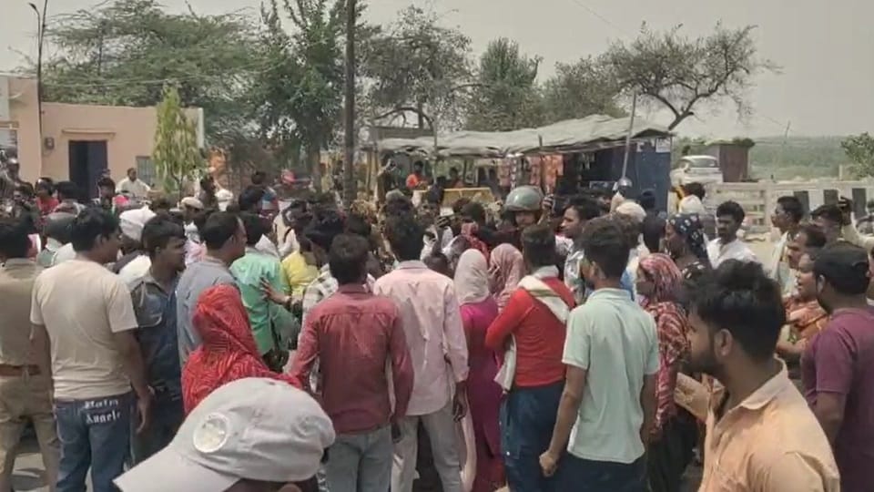 Dead body of a drowned boy found in Yamuna river