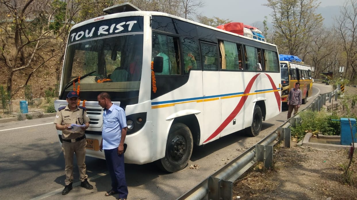 Chardham Yatra 2025 begins 741 Pilgrims left from Rishikesh in 19 buses