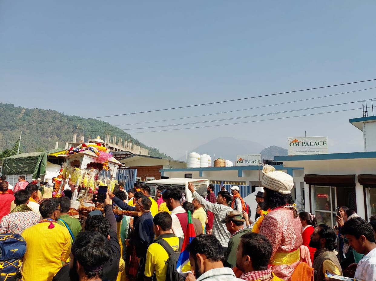 Kedarnath Yatra 2025 Baba Kedar palanquin reached its second stop Phata devotees gave a grand welcome