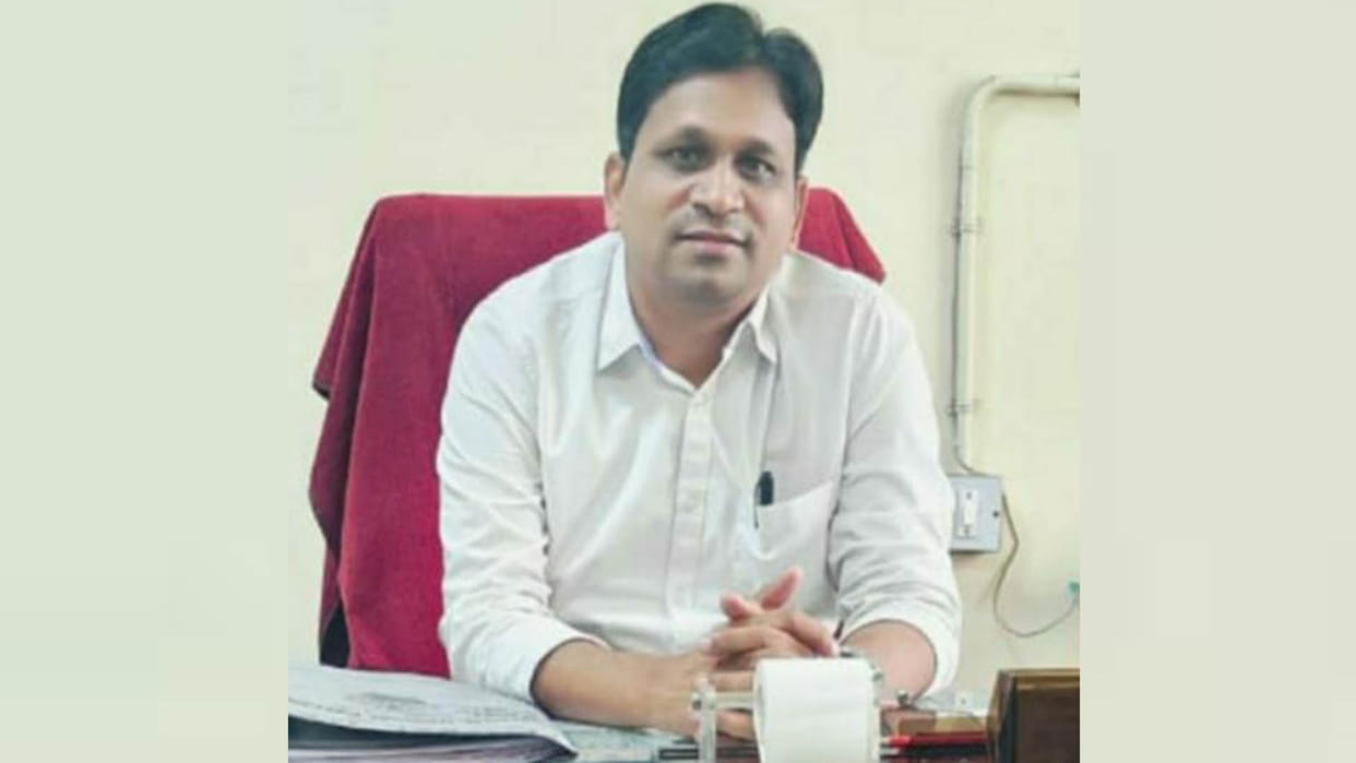 girl's health deteriorated in Shatabdi Express, Dr. Manish of Hallet who was travelling in train treated her
