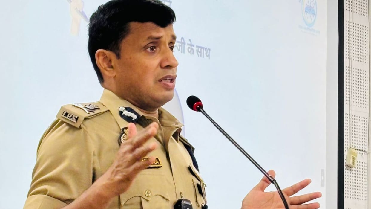 ADG Zone Piyush Mordia gave seven mantras of success to students at BHU in varanasi