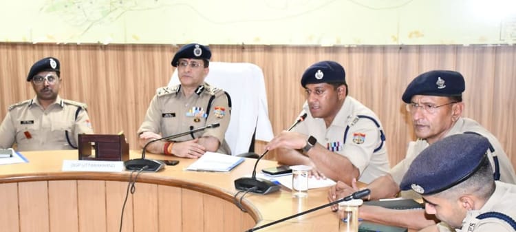 Chardham Yatra: हरिद्वार पहुंचे डीजीपी, कहा-चारधाम यात्रा में न लगे जाम, बनाएं प्रभावी यातायात व्यवस्था