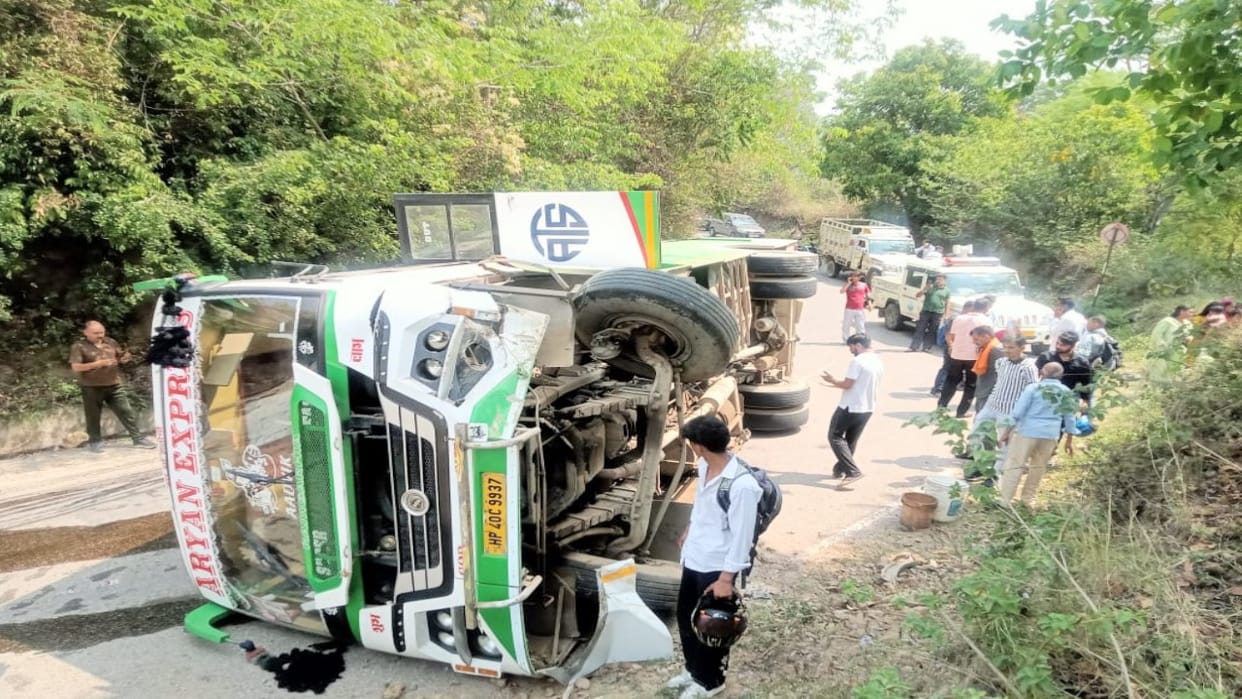 private bus full of passengers overturned on the road near Bholughat on the Kalkhar-Jahu Super Highway, causin