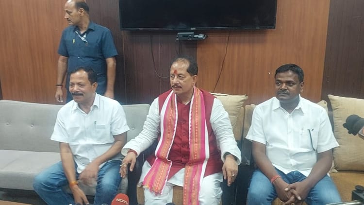 Bihar: 'तेजस्वी अगर लालू की राह छोड़ दें तो आतंकवाद हो जाएगा खत्म' डिप्टी सीएम विजय सिन्हा की विवादित टिप्पणी