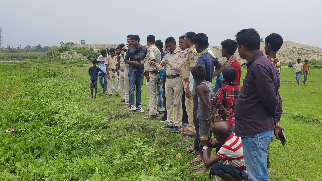 Bihar News: Mutilated body of a woman found in water hyacinth near a pond