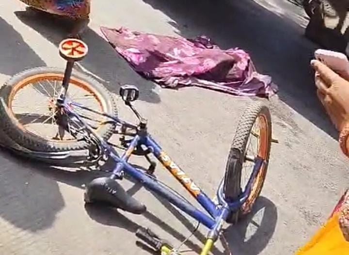 Indore: A six-year-old girl was crushed by a corporation's dumper, angry people vandalized the place