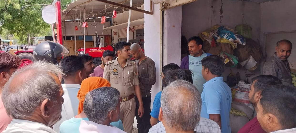 Hamirpur Thieves flee with gold and silver jewellery and cash theft in jewelers shop in broad daylight
