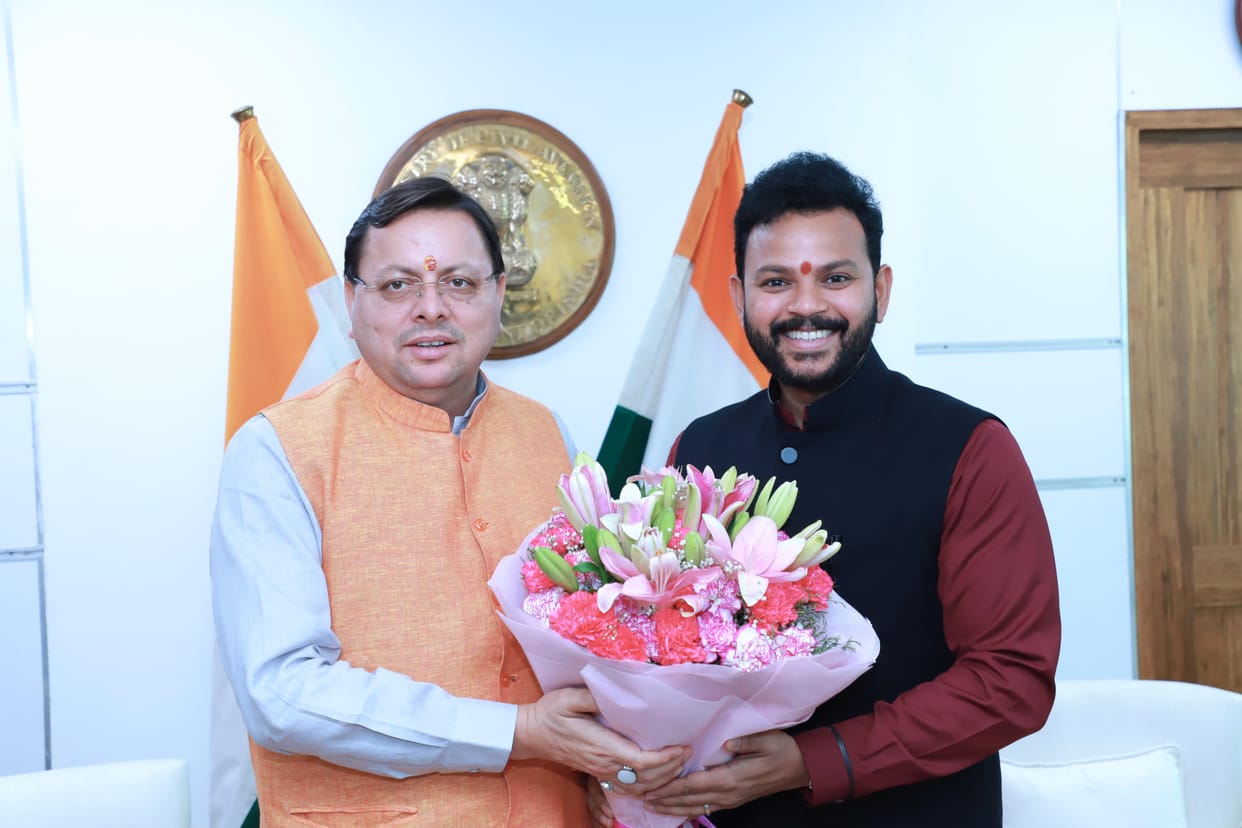 Uttarakhand CM Dhami met Union Civil Aviation Minister discussed many issues of Air Connectivity