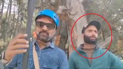लाल घेरे में जिप लाइन ऑपरेटर