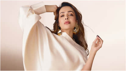 Malaika Arora welcome fan to click selfie video goes viral users praise her