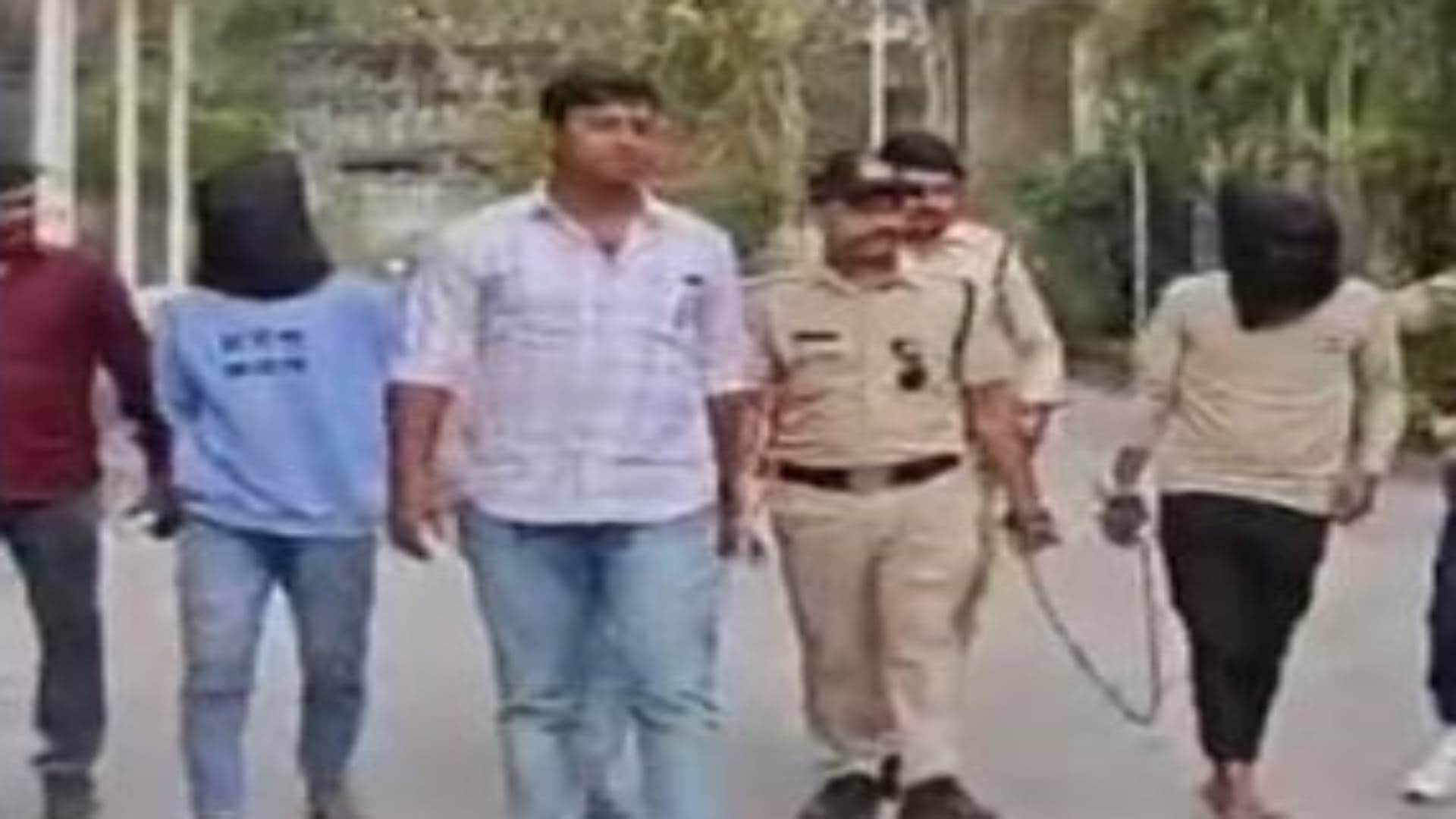 बदमाशों का जुलूस