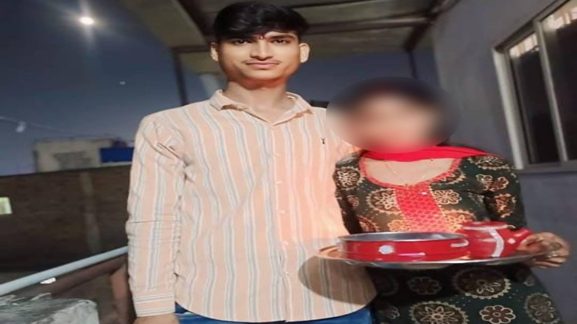 Sehore truth came out before second marriage boy turned out to be married he held girl feet and apologized