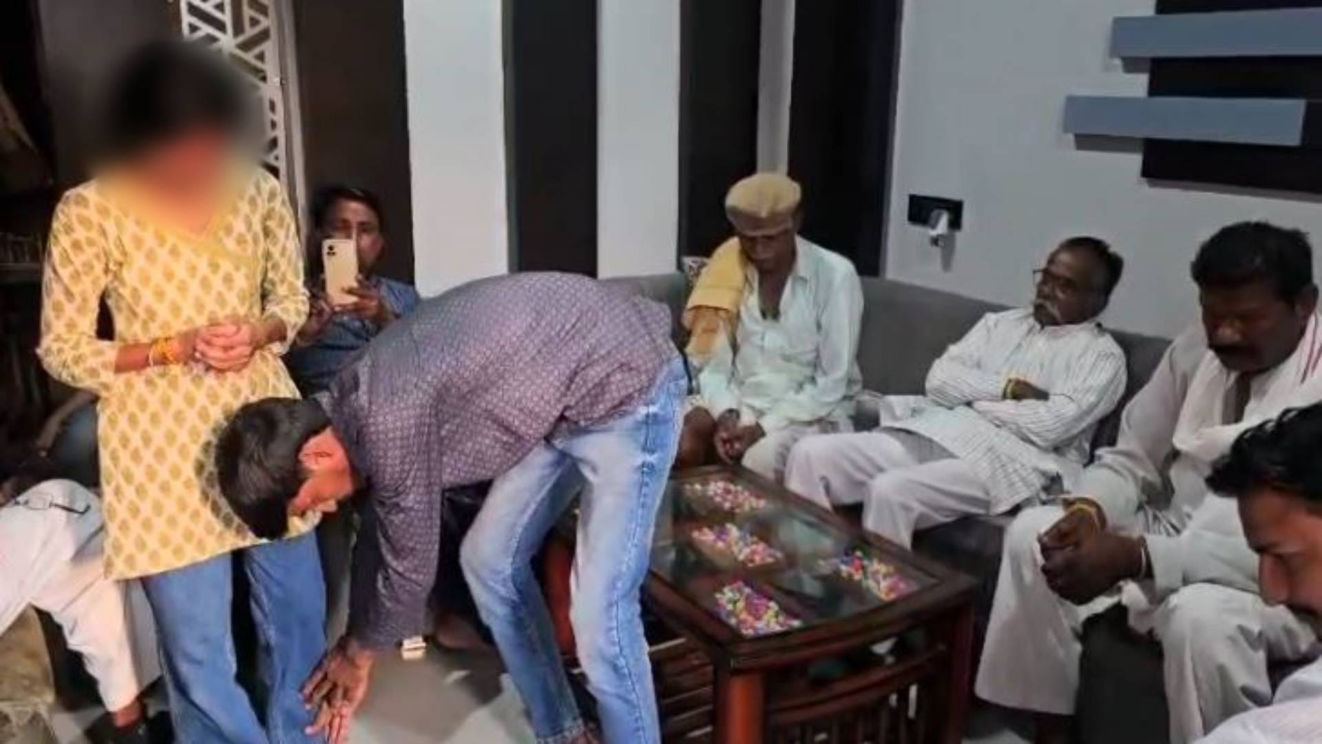 Sehore truth came out before second marriage boy turned out to be married he held girl feet and apologized