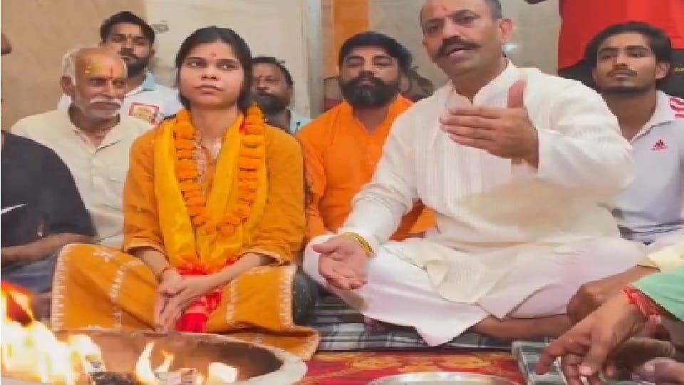Neha Khan hurt by Pahalgam terrorist attack she changed her religion and became Neha Sharma
