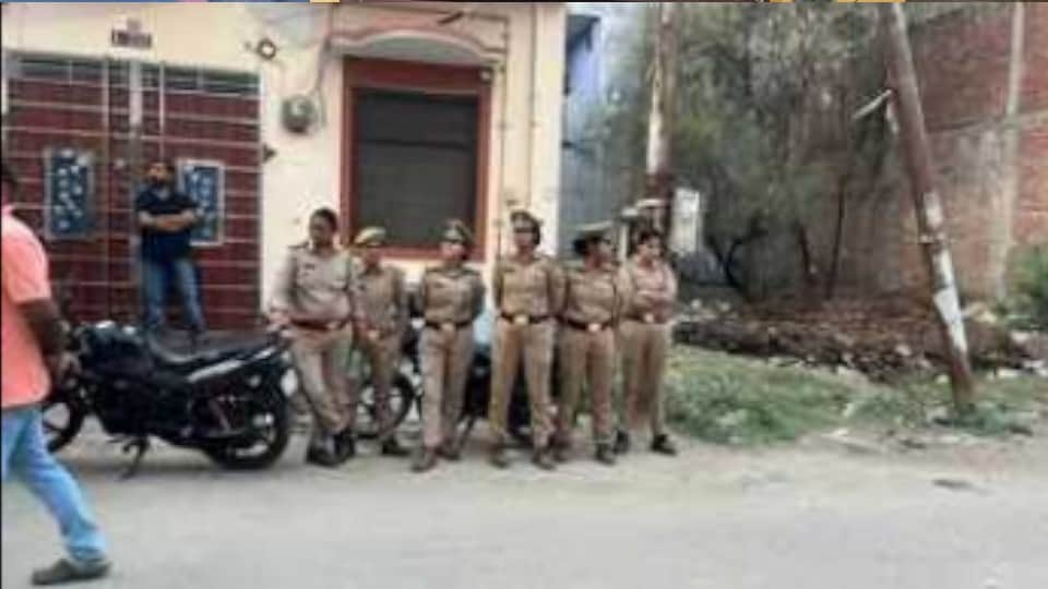 Prayagraj Crime News Elderly Couple Brutally Murdered by Fake Electrician in Naini, Loot Suspected